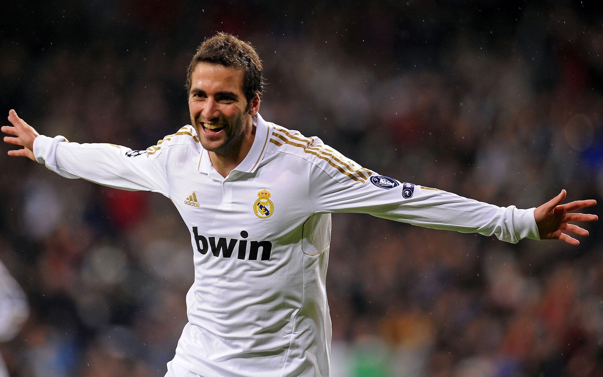 “华金·托比利亚的传球艺术与防守配合,帮助阿根廷美洲狮队保持领先优势”